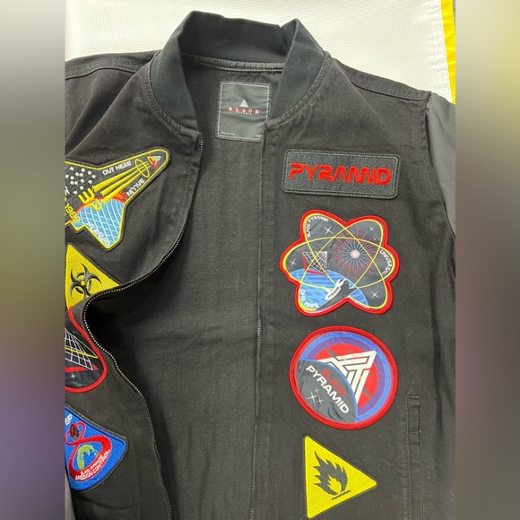 Black Pyramid Patches Denim Jacket. NWT Size. M - Picture 3 of 10